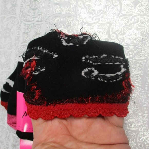 BETSEY JOHNSON Lip Socks NWT Size  9-11 - Picture 7 of 8